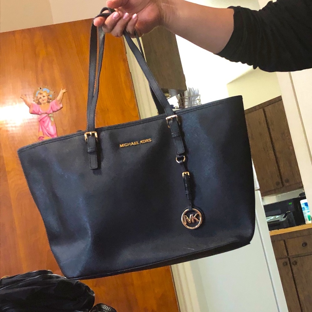 Michael kors pocket book. Barely used